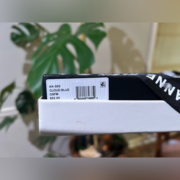 Anne Klein winter hat and gloves NEW in box. - Picture 2 of 3